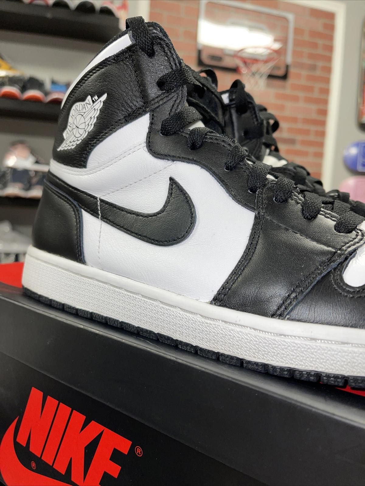 Jordan Brand Air Jordan 1 Retro High 555088-010 Black White US 11.5 2014 Size US 11.5 / EU 44-45 - 3 Thumbnail