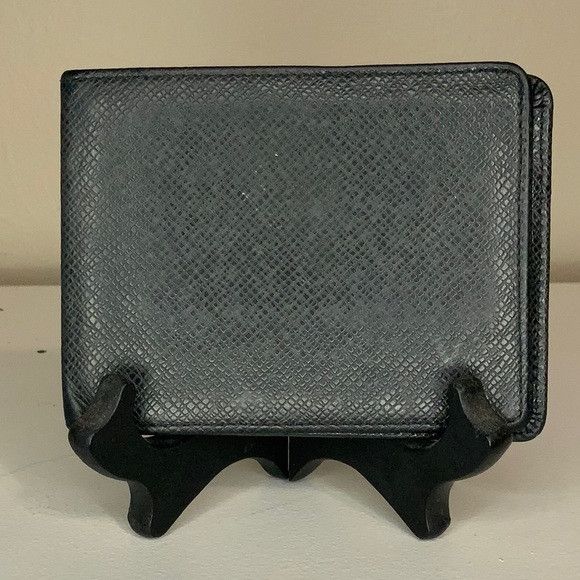 Louis Vuitton Taiga Bifold Wallet in Black Leather