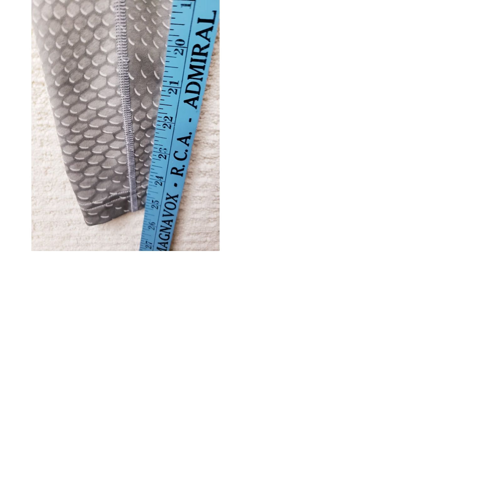 Under Armour Under Armour Heat Gear Compression Leggings Women's S Gray Reptile Pattern Size 28" / US 6 / IT 42 - 9 Thumbnail