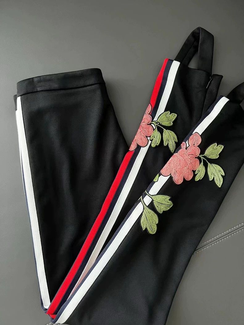 Gucci Gucci Size XS Step on the embroidered flower black leggings Size US 30 / EU 46 - 5 Thumbnail