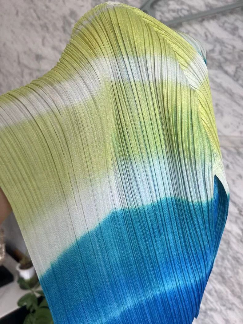 Issey Miyake Issey Miyake size:3 Yellow and blue gradient pleated cardi Size XS / US 0-2 / IT 36-38 - 3 Thumbnail