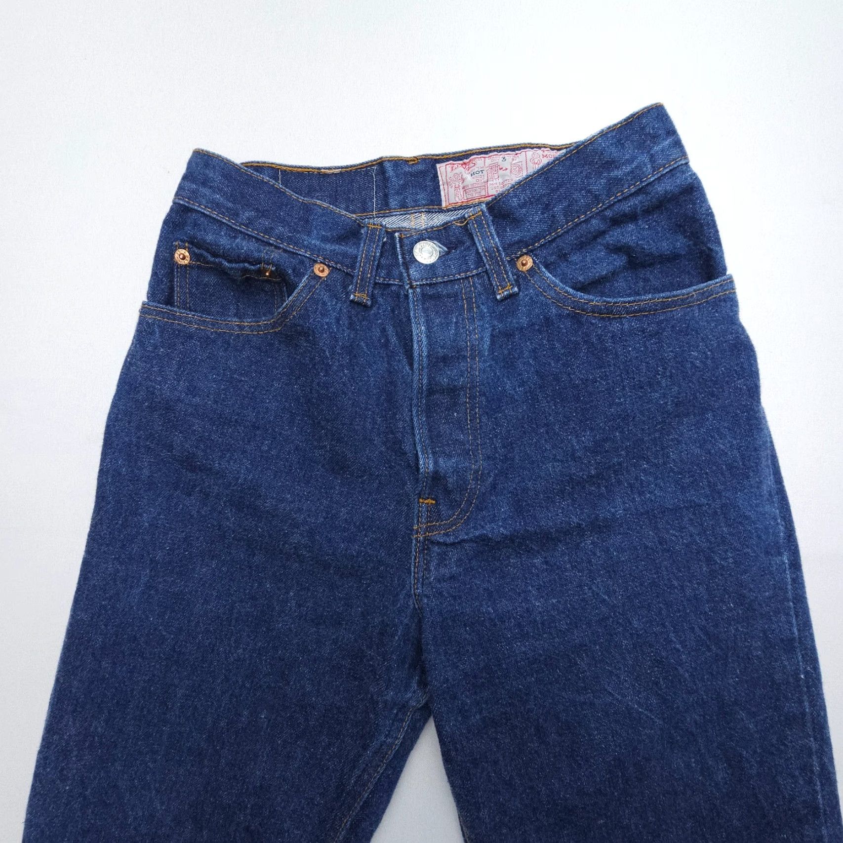 Levi's VINTAGE Levi's 501 Button Fly Jeans Womens Size 9 Dark Wash 80s 90s USA Blue Denim Jeans Regular fit 5-Pocket Design Mens Womens Girls Boys Size 30" / US 8 / IT 44 - 7 Thumbnail