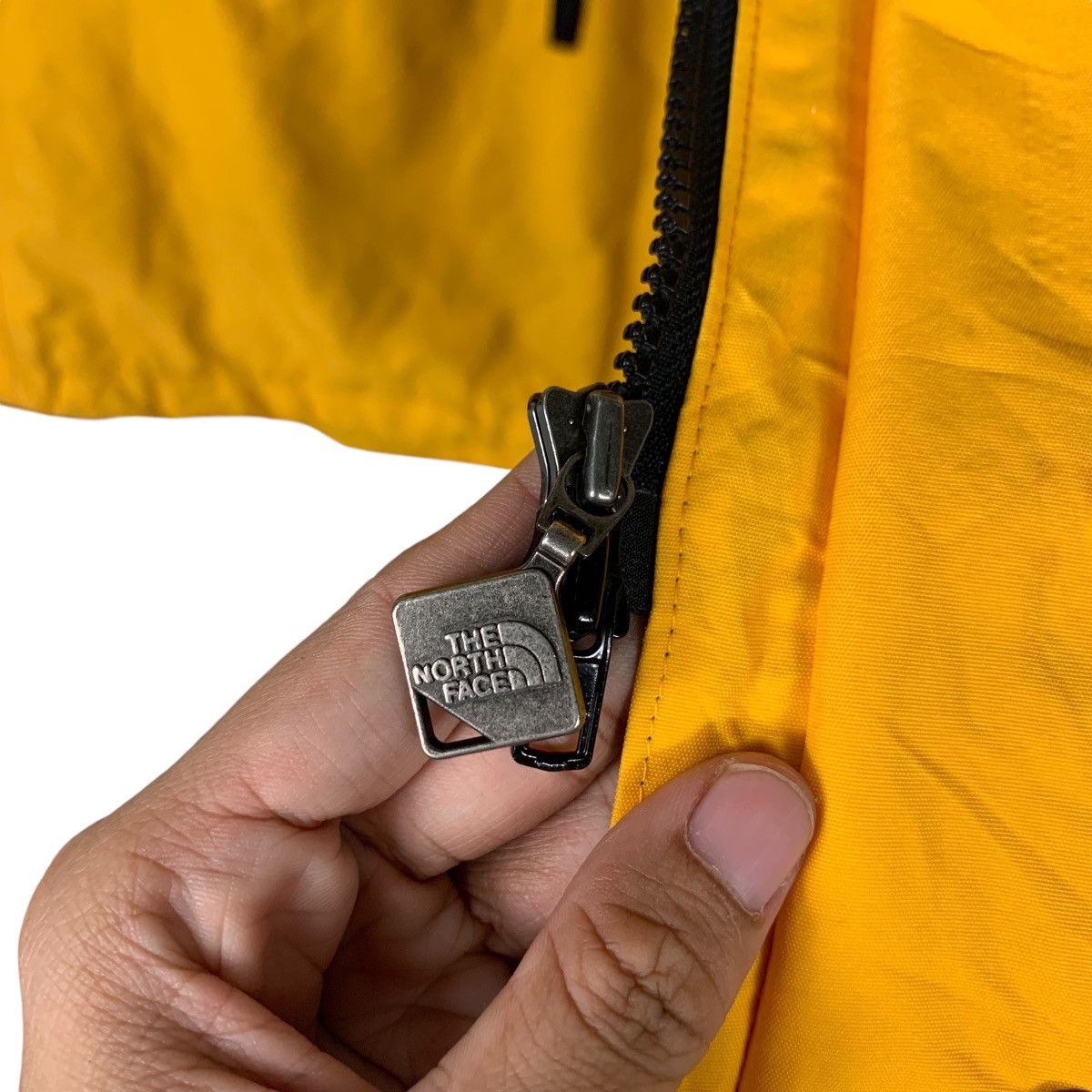 The North Face THE NORTH FACE Goretex Yellow Hooded Jacket #1420-C64 Size US L / EU 52-54 / 3 - 16 Thumbnail