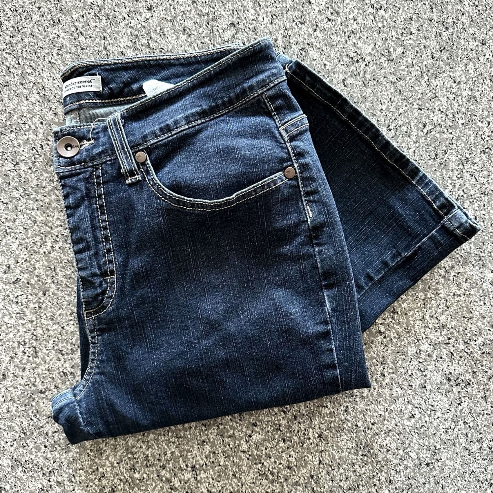 Lee Lee Jeans Womens Jeans 10 Short 29x29 Slender Secret Low Rise Bootcut 5-Pocket Blue Denim 98% Cotton 2% Spandex Mens? Size 32" / US 10 / IT 46 - 2 Thumbnail