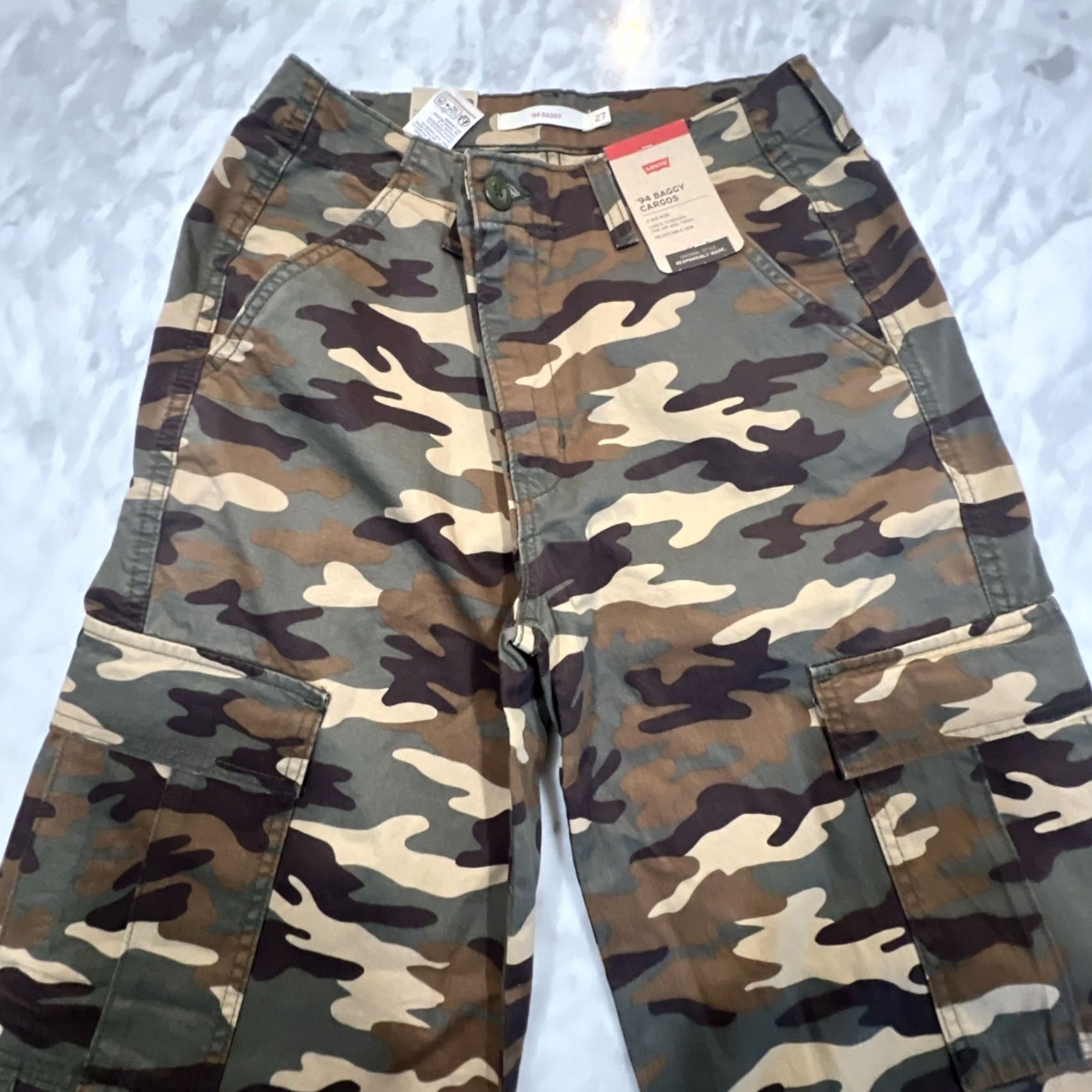 Levi's Levi's Women ‘94 Baggy 27x30 Camo Cargo Mid Rise Loose Hip Thigh Adjust Hem NWT Jeans Women Regular 31 Inseam Grape Leaf Emily Camo) Size ONE SIZE - 5 Thumbnail