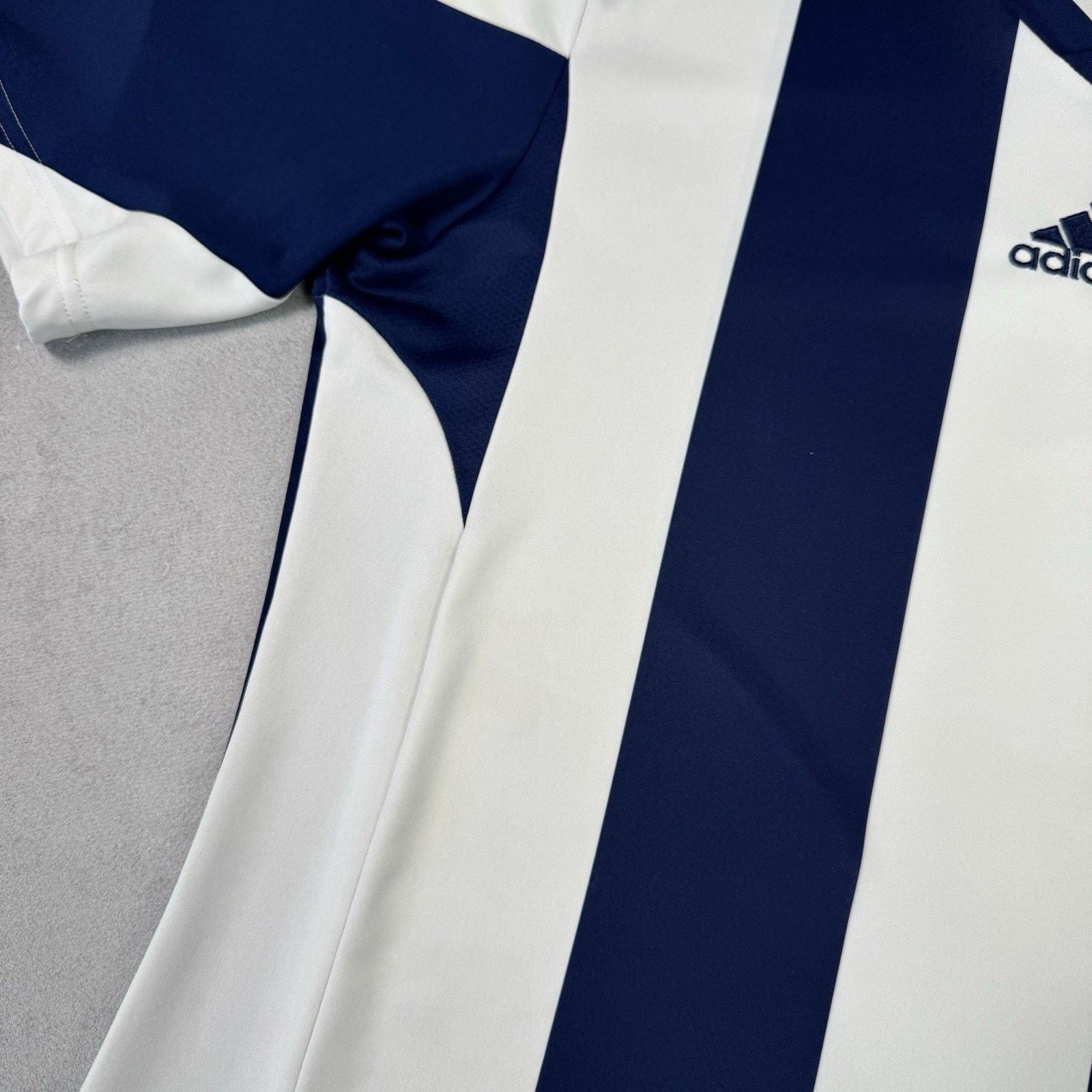 Adidas Vintage West Bromwich Albion 2013 2015 Soccer Jersey Size M Size US M / EU 48-50 / 2 - 8 Thumbnail