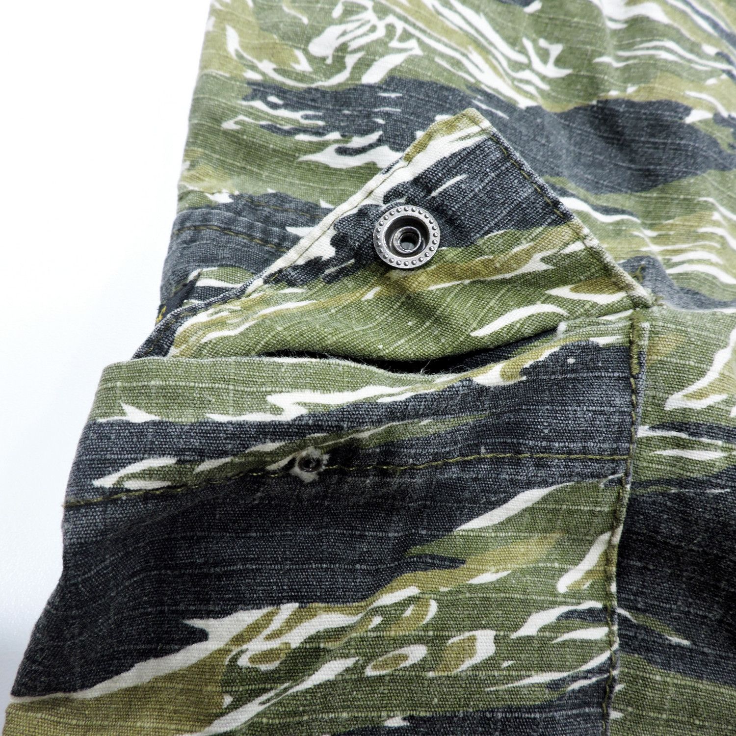 Neighborhood NEIGHBORHOOD TIGER STRIPES PATTERN COMBAT CARGO SHORT PANTS Size US 32 / EU 48 - 12 Thumbnail
