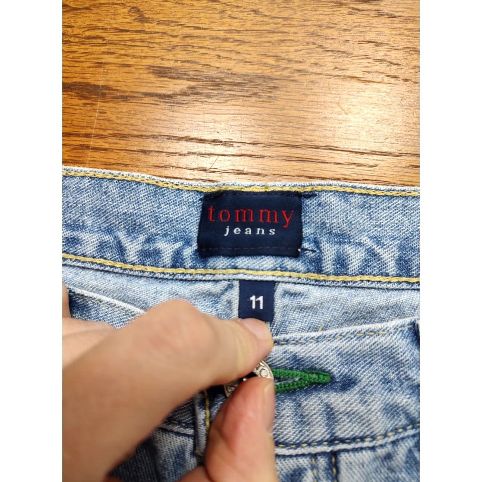 Tommy Hilfiger VINTAGE Tommy Hilfiger Flag Logo Distressed Light Wash Denim Shorts Button Fly 11/31 Women 31 Blue 90s Flag Casual Shorts Size 24" / US 00 / IT 34 - 4 Thumbnail