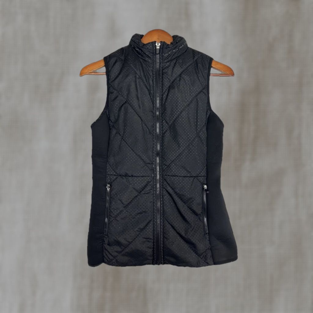 Fabletics Fabletics Vest Womens XS Black Sleeveless Zip Quilted Hood Puffer Packaway Mock Neck Casual Lightweight Size XS / US 0-2 / IT 36-38 - 1 Thumbnail