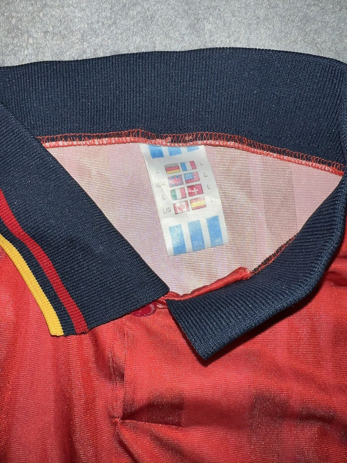 Adidas SPAIN 1994 home shirt Size US L / EU 52-54 / 3 - 4 Thumbnail
