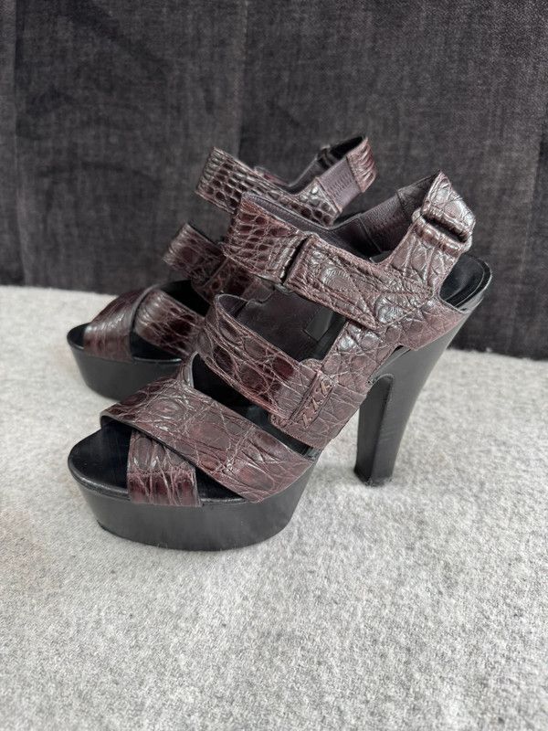 Bottega Veneta Bottega Veneta Crocodile High Heels leather sandals size 36 Size US 6 / IT 36 - 6 Thumbnail