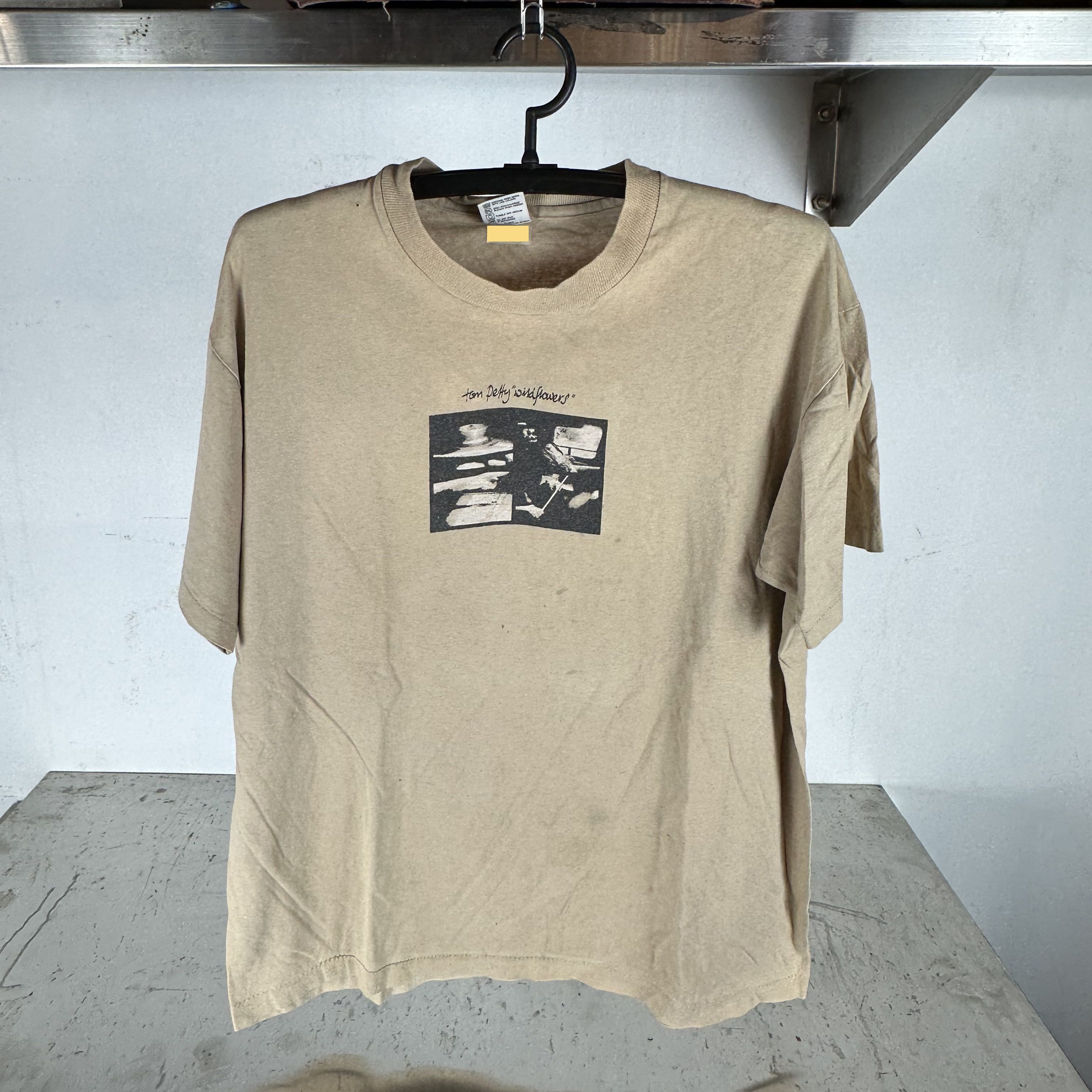 Vintage Vintage 1995 Tom Petty Wildflowers Graphic T-Shirt Size US XL / EU 56 / 4 - 1 Thumbnail