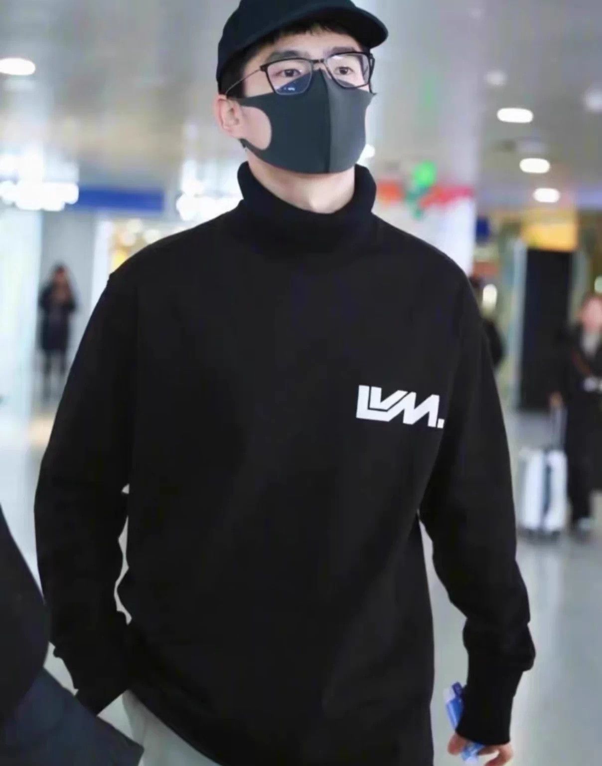 Louis Vuitton LV color block turtleneck print black yellow Size US S / EU 44-46 / 1 - 9 Thumbnail