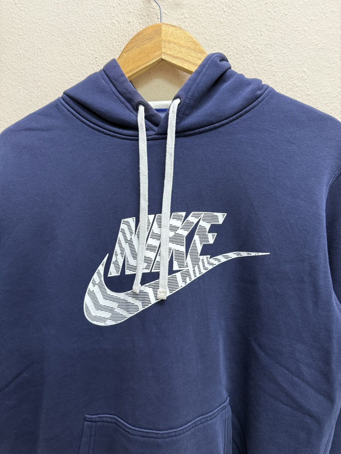 Nike NIKE ZEBRA BIGLOGO PULLOVER SWEATER HOODIE Size US L / EU 52-54 / 3 - 23 Thumbnail