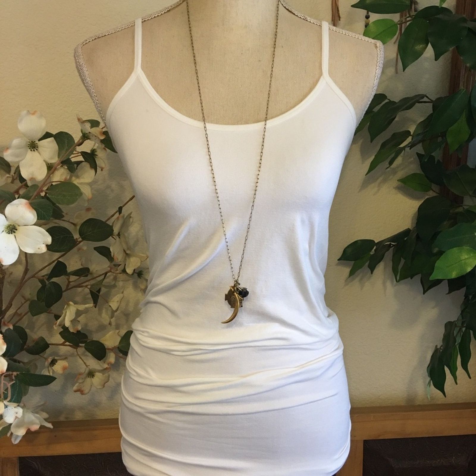 Jewelry Matte gold box chain with charm cluster necklace Size ONE SIZE - 3 Thumbnail