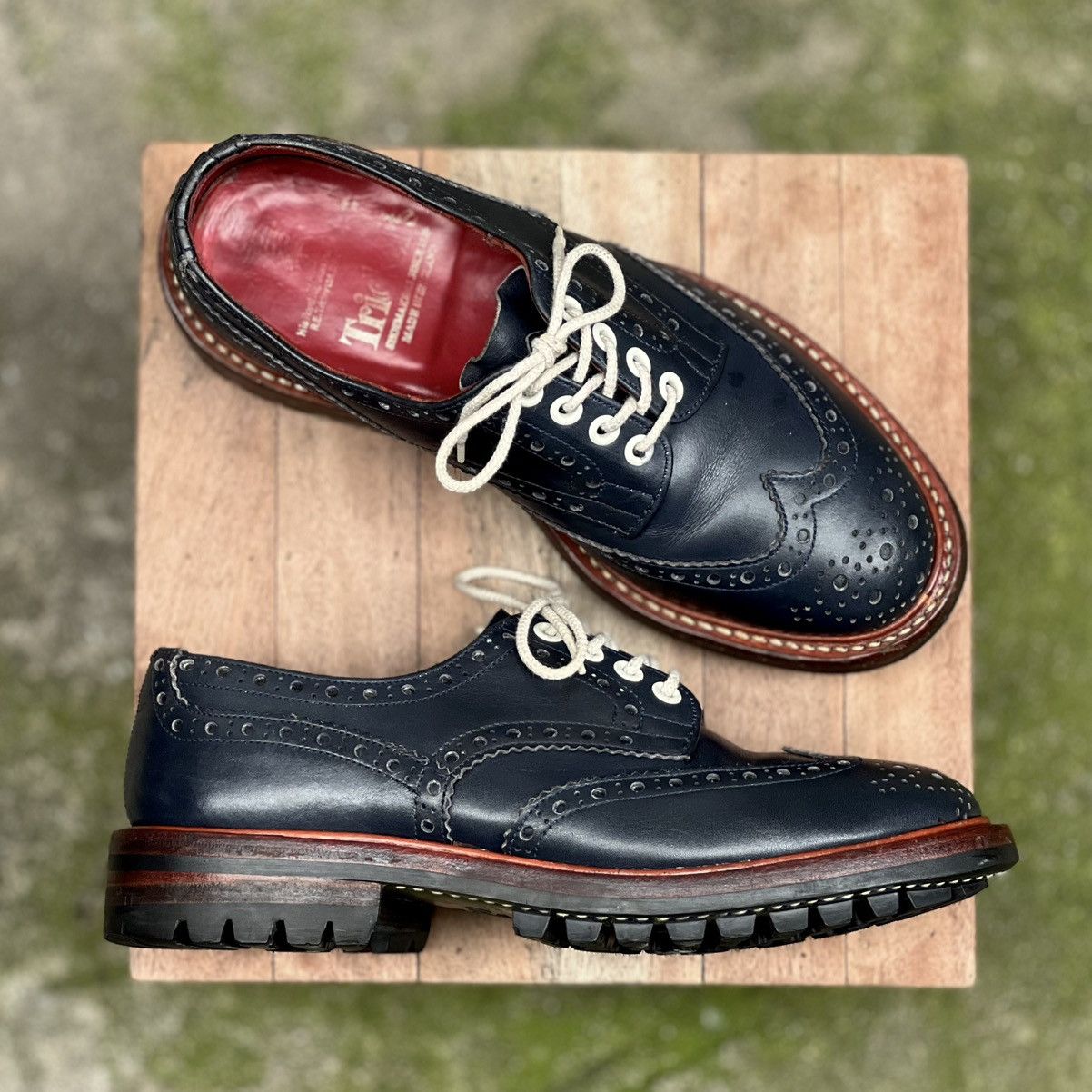 Tricker's TRICKER'S "BOURTON" NAVY BROGUE SHOES Size US 7 / EU 40 - 2 Thumbnail