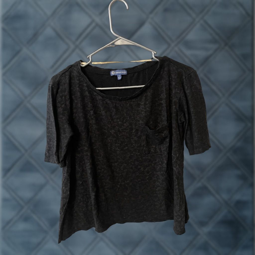 Vintage Democracy T-Shirt Women’s Black Rayon Linen Short Sleeve Size Small Black Mens Womens Girls Boys Size S / US 4 / IT 40 - 1 Thumbnail