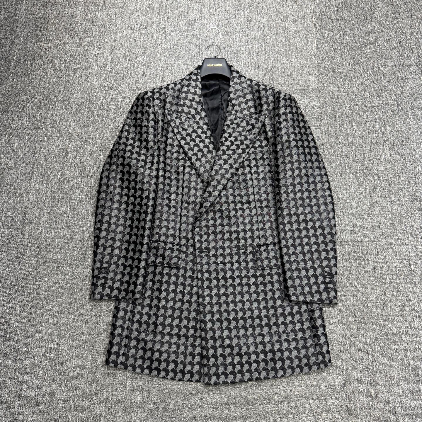 Louis Vuitton LV Houndstooth Wool Overcoat 48 Size US M / EU 48-50 / 2 - 1 Thumbnail