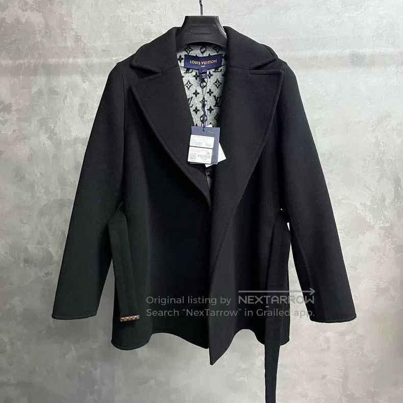 Louis Vuitton Louis Vuitton 24 Black Solid Lapel Tie Long Sleeve Coat Size XS / US 0-2 / IT 36-38 - 1 Thumbnail