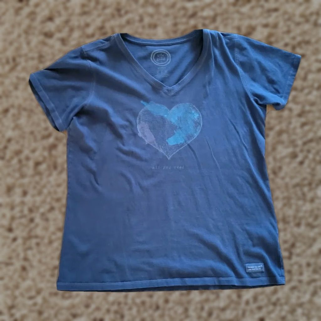 Life is Good Life is Good T-Shirt Womens Medium Gray V-Neck Short Sleeve All You Need Is Heart Love Shirt Size M / US 6-8 / IT 42-44 - 1 Thumbnail