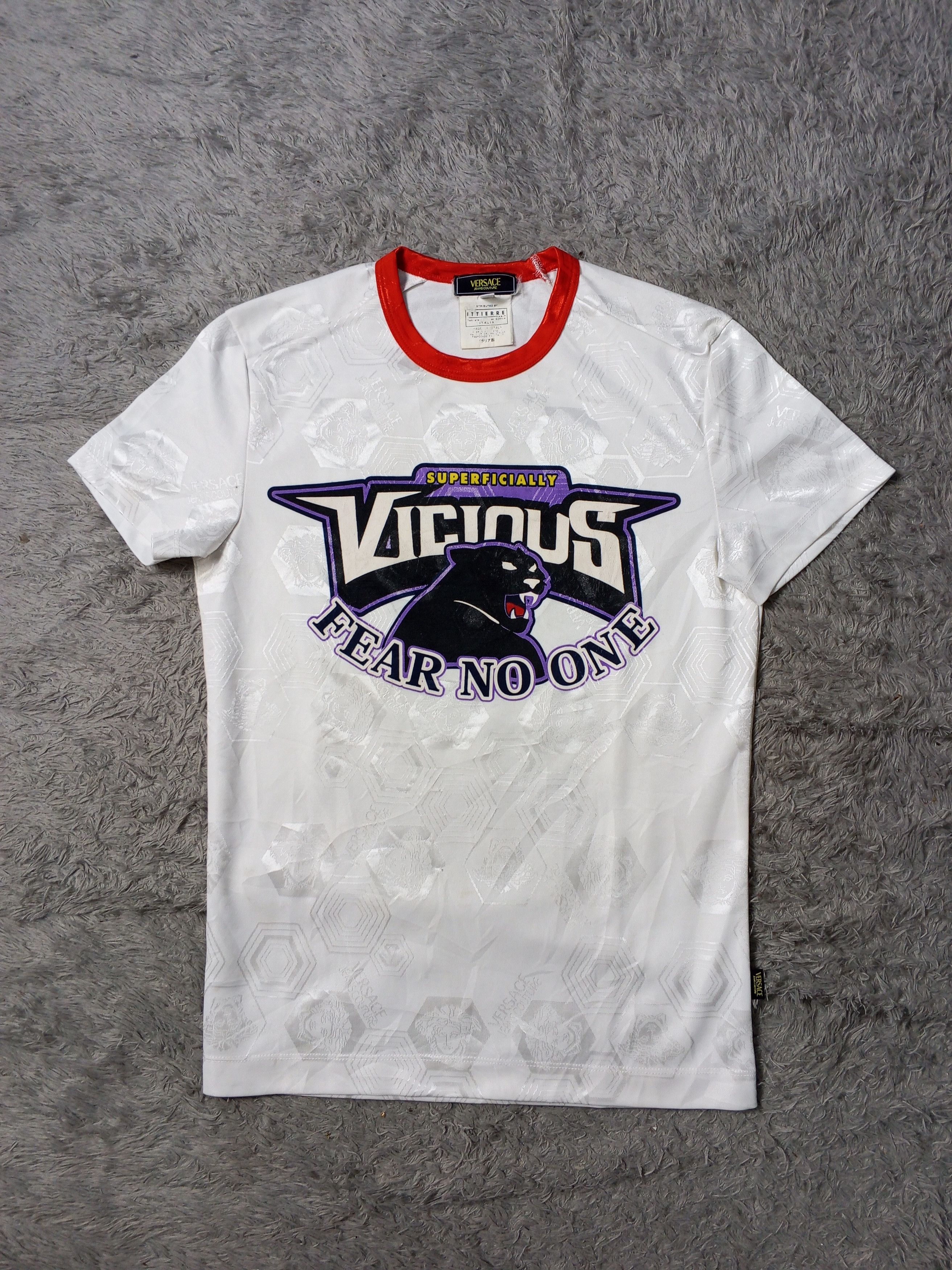Versace Vintage Gianni Versace Silk Big Logo Tee Size US S / EU 44-46 / 1 - 1 Thumbnail