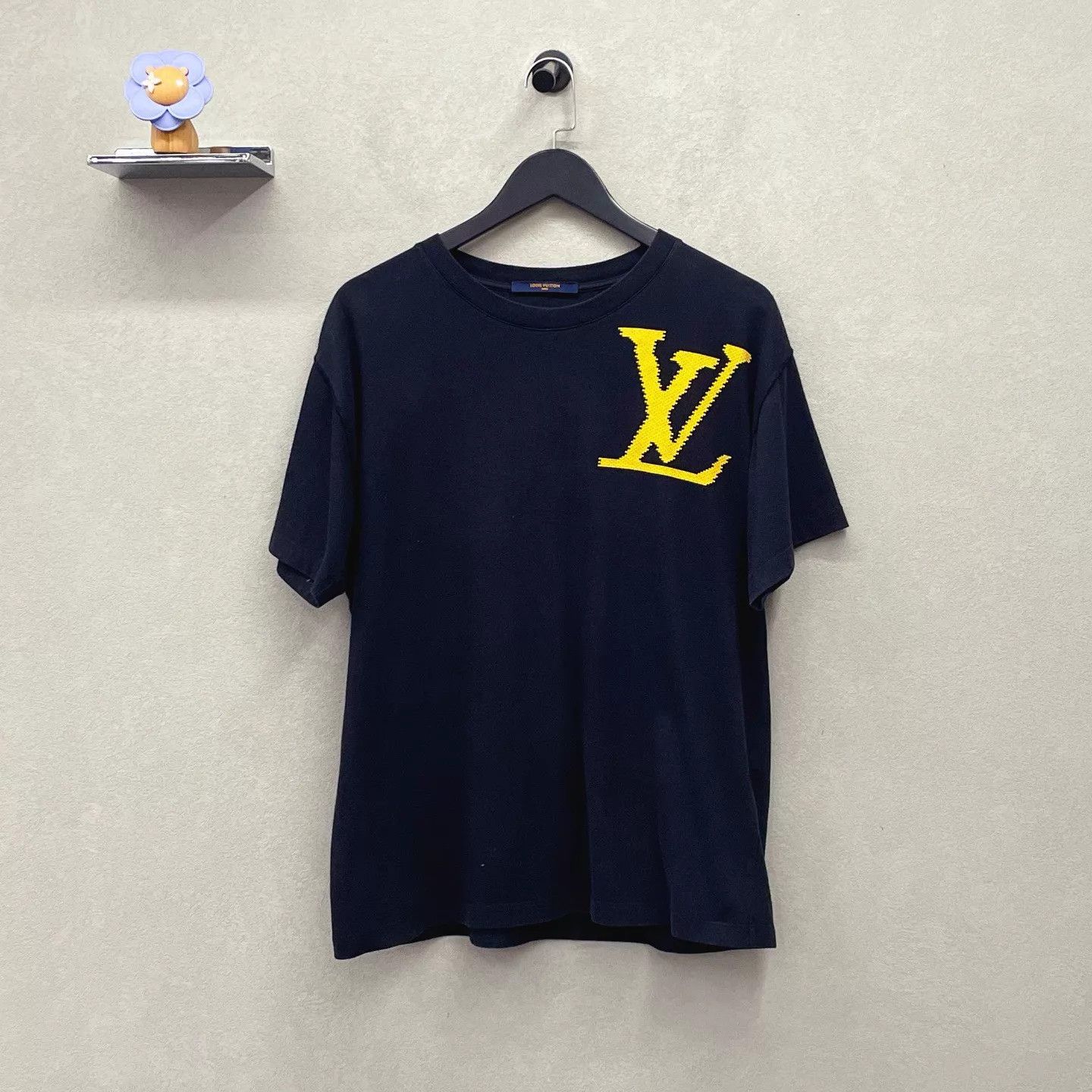 Louis Vuitton LV Black Yellow Block Logo Oversized M Short Sleeve Tee Size US M / EU 48-50 / 2 - 1 Thumbnail