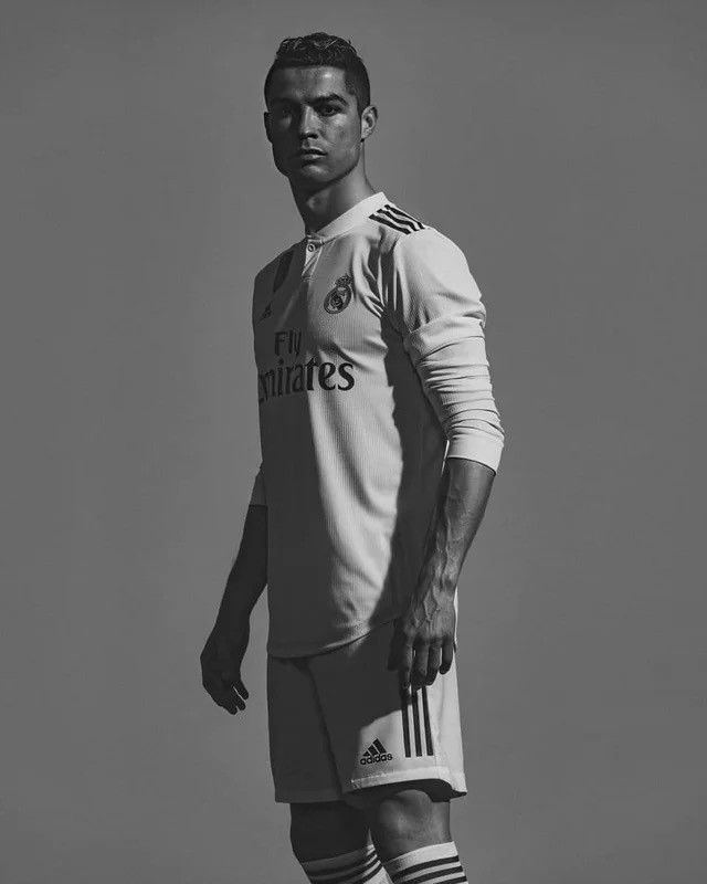 Vintage REAL MADRID ADIDAS 2018/2019 FOOTBALL HOME JERSEY #7 RONALDO Size US L / EU 52-54 / 3 - 12 Thumbnail