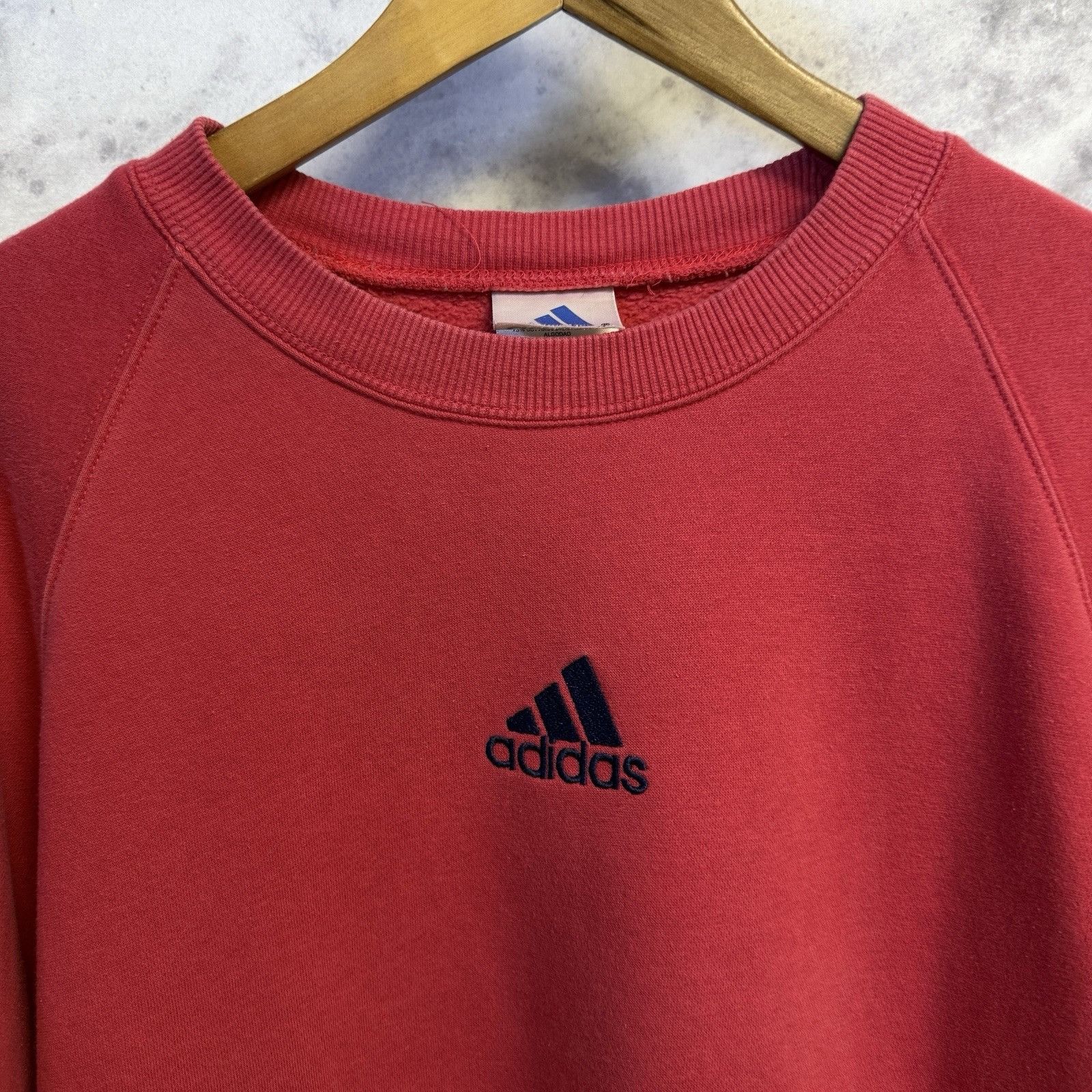 Adidas VTG Adidas Embroidered Center Logo Sweatshirt XL 25x25 Red P Size US XL / EU 56 / 4 - 1 Thumbnail