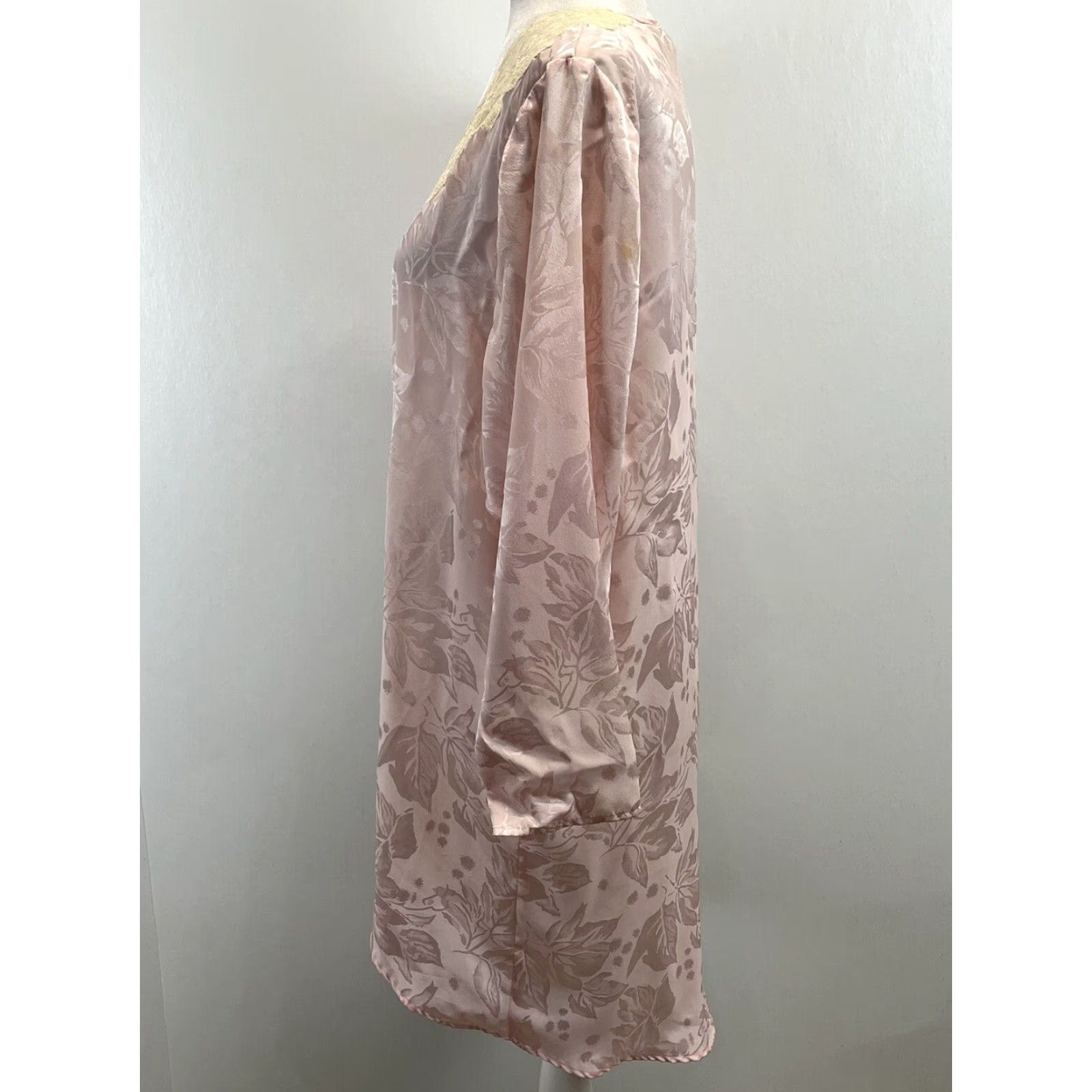Victoria's Secret Vintage Victoria’s Secret Satin Embossed Robe Sz S Open Front Lace Trim Gold Label Size ONE SIZE - 2 Thumbnail