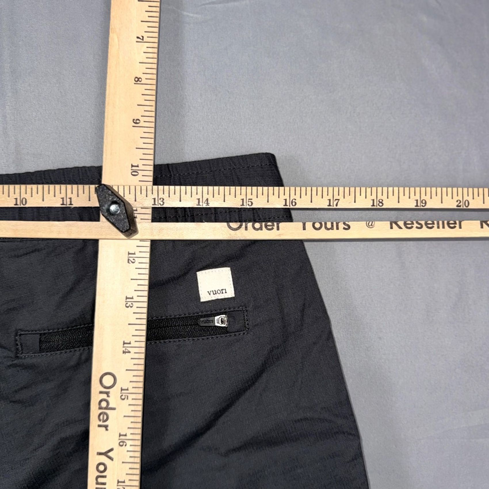 Vuori Vuori Pants Mens M Gray Lightweight Elastic Waist Zip Pocket Hiking Khakis Size US 31 - 7 Thumbnail