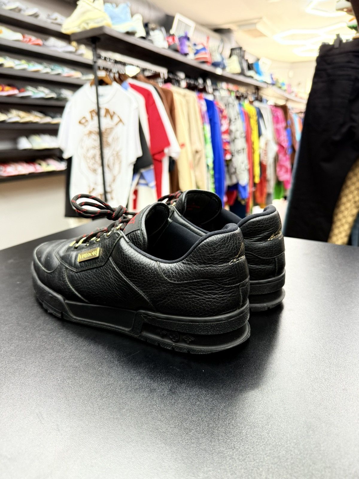 Louis Vuitton Louis Vuitton Black Gold Hardware Trainer Sneaker 8US - 7LV Size US 8 / EU 41 - 10 Thumbnail