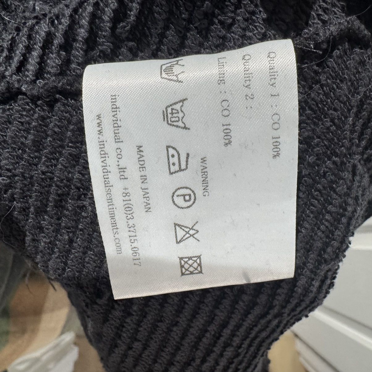 Individual Sentiments Individual Sentiments black raw-edge fitted trousers Size US 30 / EU 46 - 12 Thumbnail