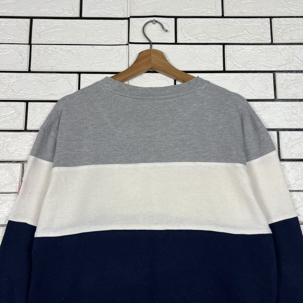 Fila FILA Big Logo Colorblock Crewneck Sweatshirt #4271-C194 Size US L / EU 52-54 / 3 - 16 Thumbnail