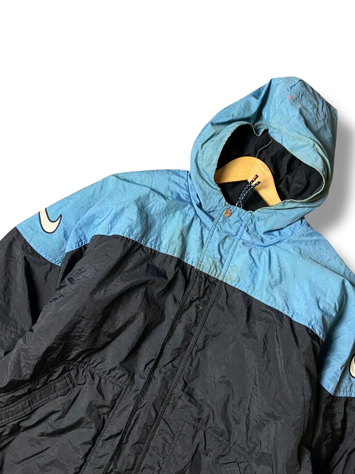 Vintage Nike Men’s Insulated Nylon Hooded Jacket (125) Size US M / EU 48-50 / 2 - 9 Thumbnail