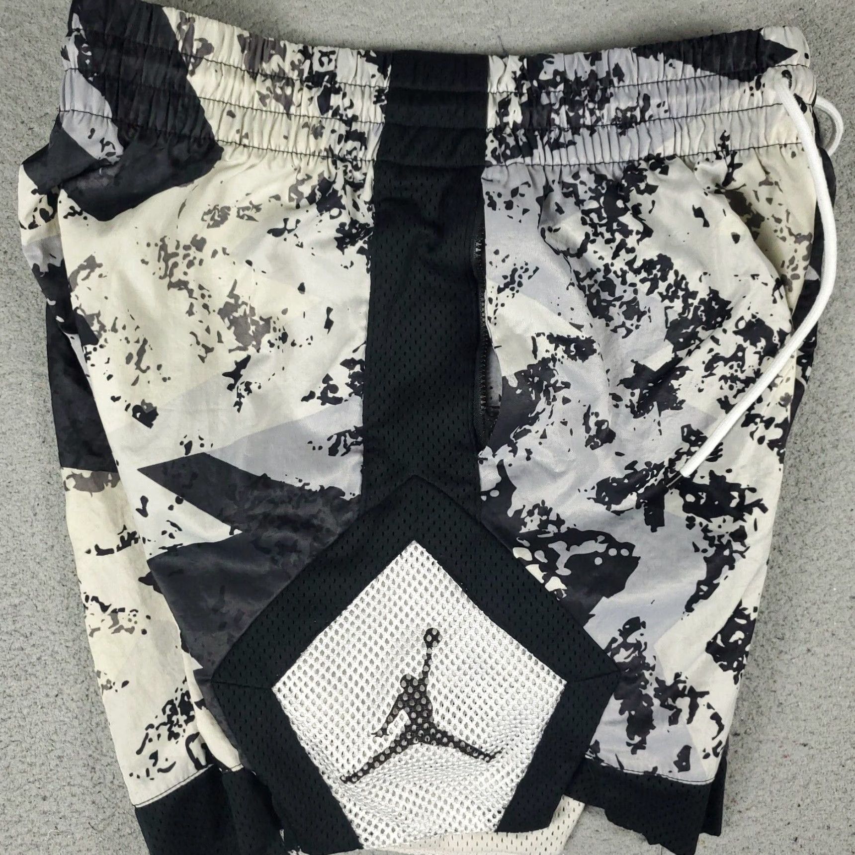 Jordan Brand JORDAN Women's Active Shorts Medium Gray Zipper Pockets Athletic Running Size 32" / US 10 / IT 46 - 5 Thumbnail