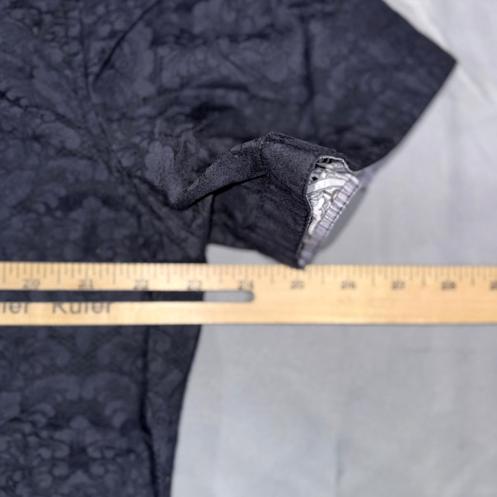 Robert Graham VINTAGE Robert Graham Shirt Mens XL Black Floral Jacquard Short Sleeve Button Front Size US XL / EU 56 / 4 - 6 Thumbnail