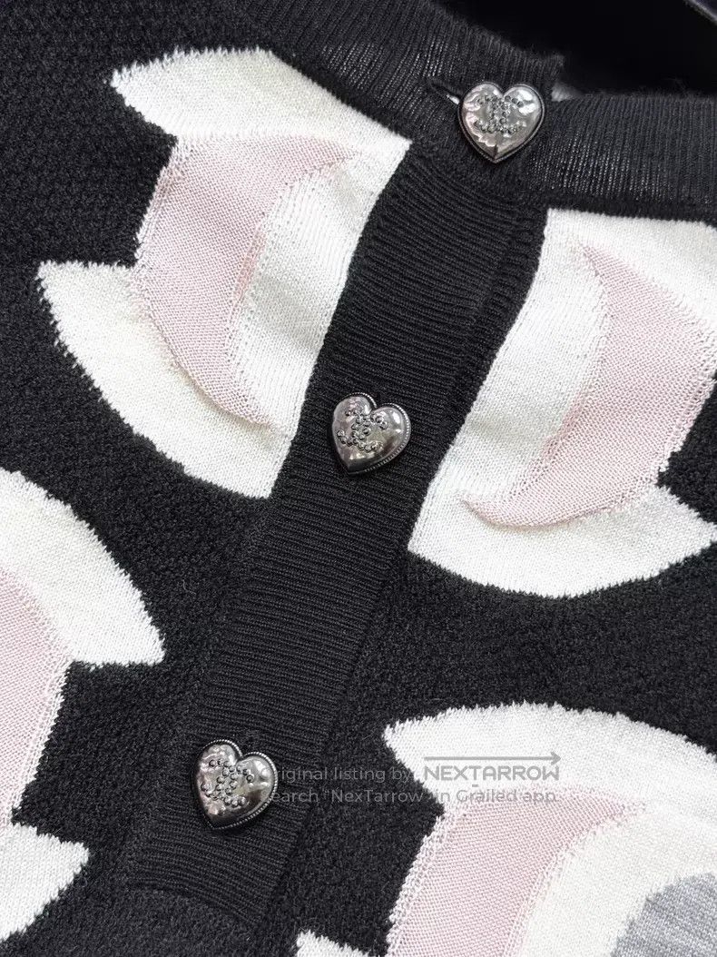 Chanel Chanel Pink white double C full logo round neck long sleev Size S / US 4 / IT 40 - 6 Thumbnail