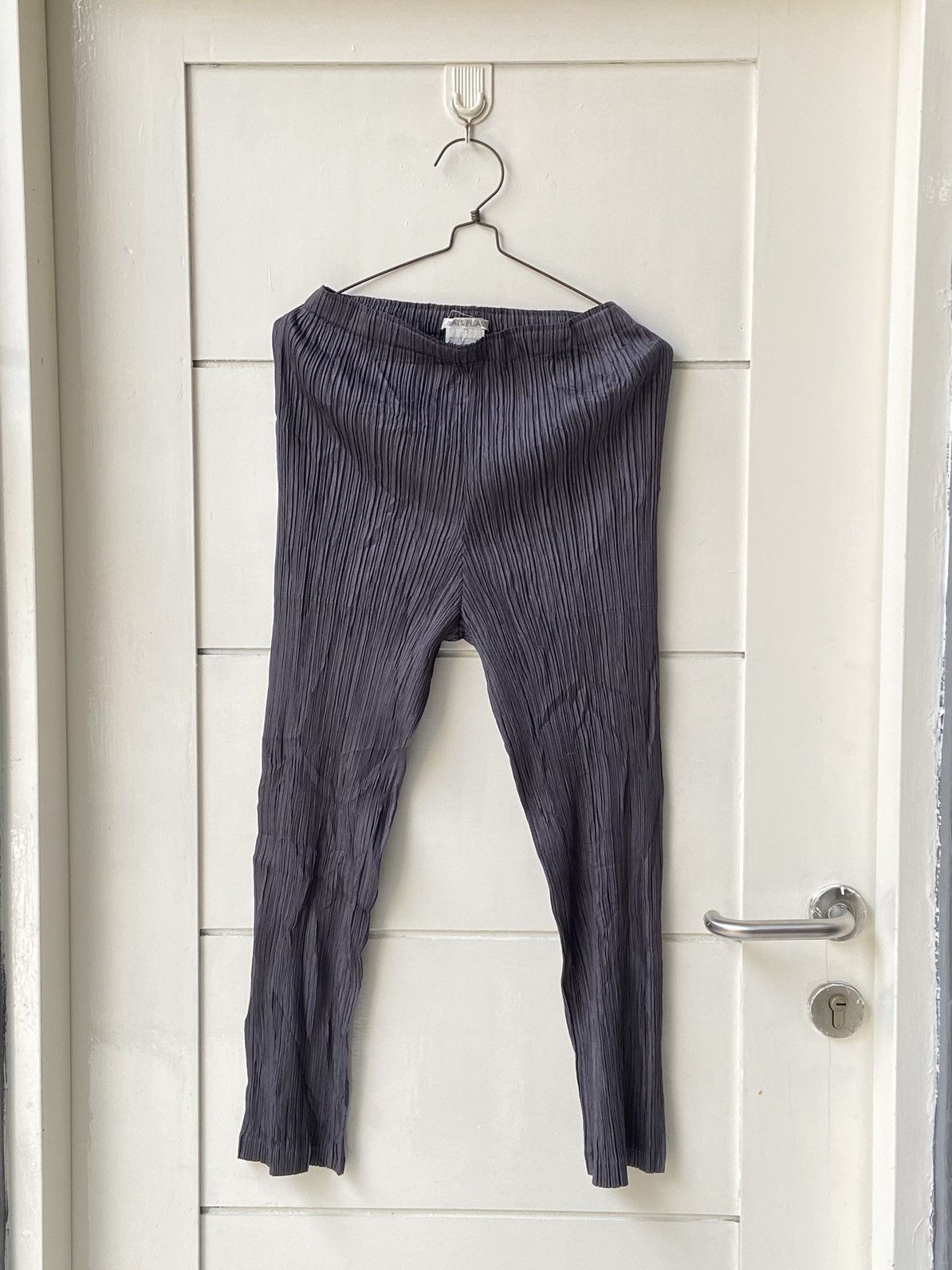 Pleats Please Issey Miyake ISSEY MIYAKE PLEATS PLEASE Grey Pants Size US 26 / EU 42 - 5 Thumbnail