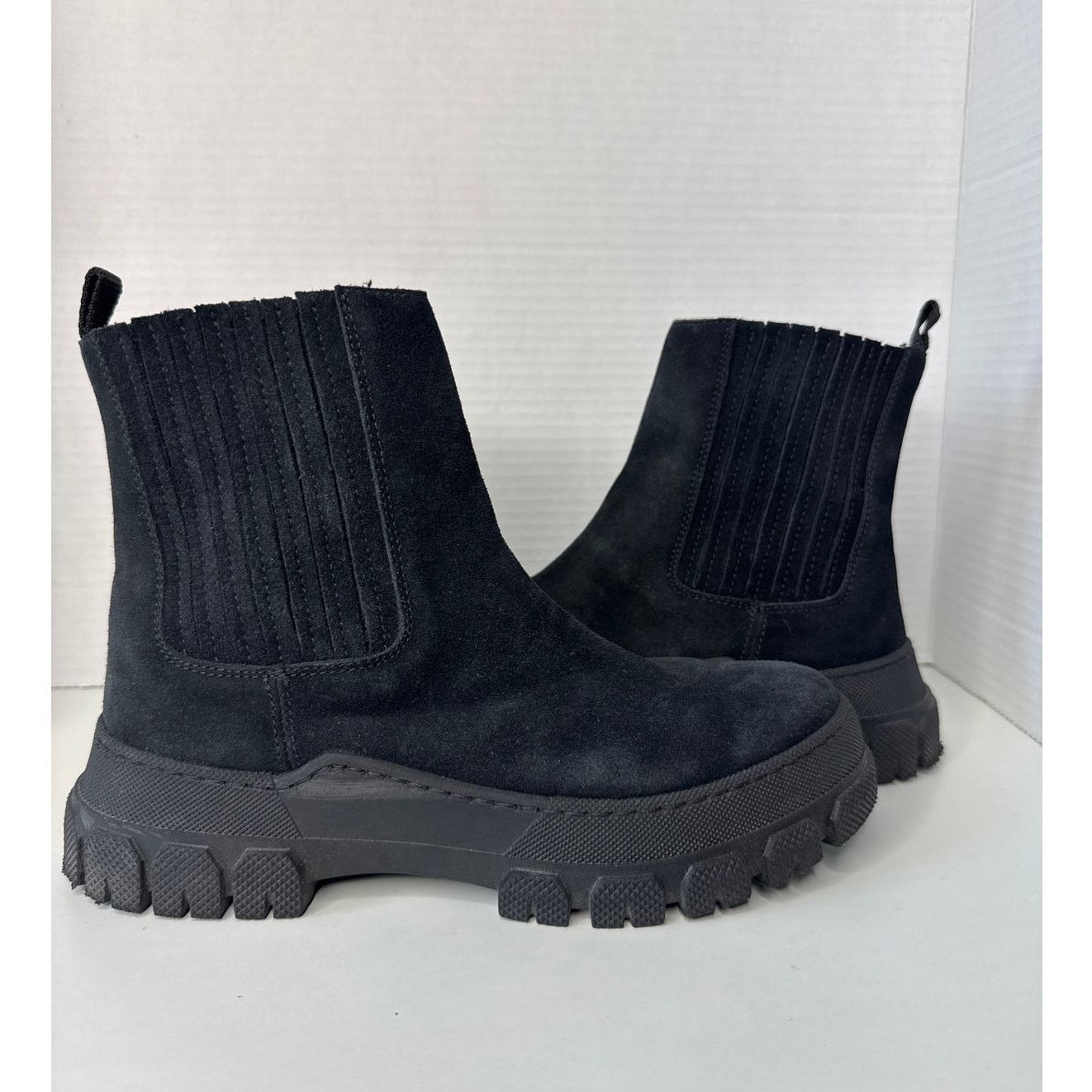 Other Boemos Suede Platform Chelsea Boots Lug Sole Italy size 37 Size US 6.5 / IT 36.5 - 7 Thumbnail