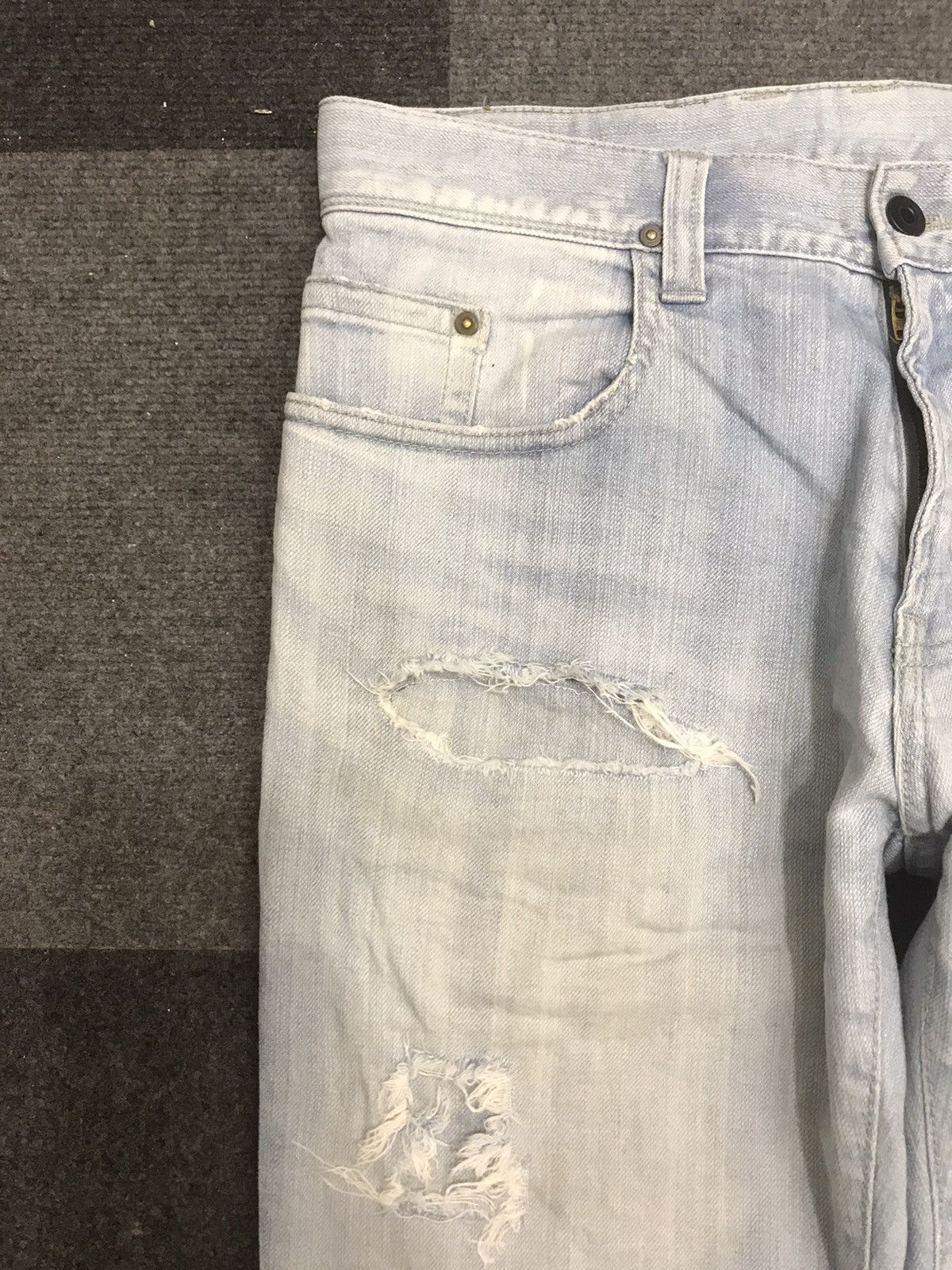 Japanese Brand 💥DESIGNER💥 PLAGPLAG Light Wash Skinny Distresed Denim F219 Size US 30 / EU 46 - 4 Thumbnail