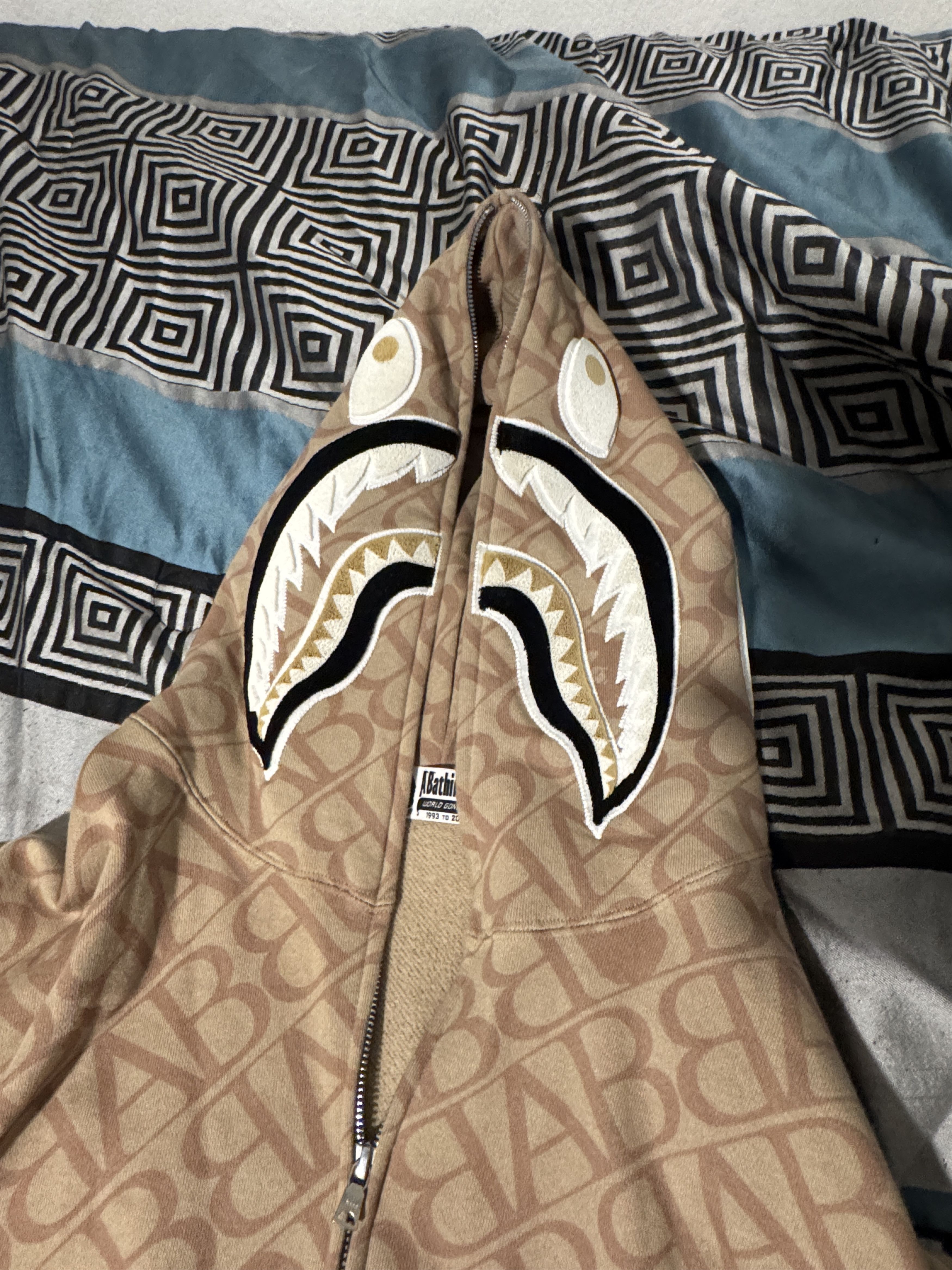 Bape Bape Sport Monogram Shark Hoodie Beige Size US L / EU 52-54 / 3 - 2 Thumbnail