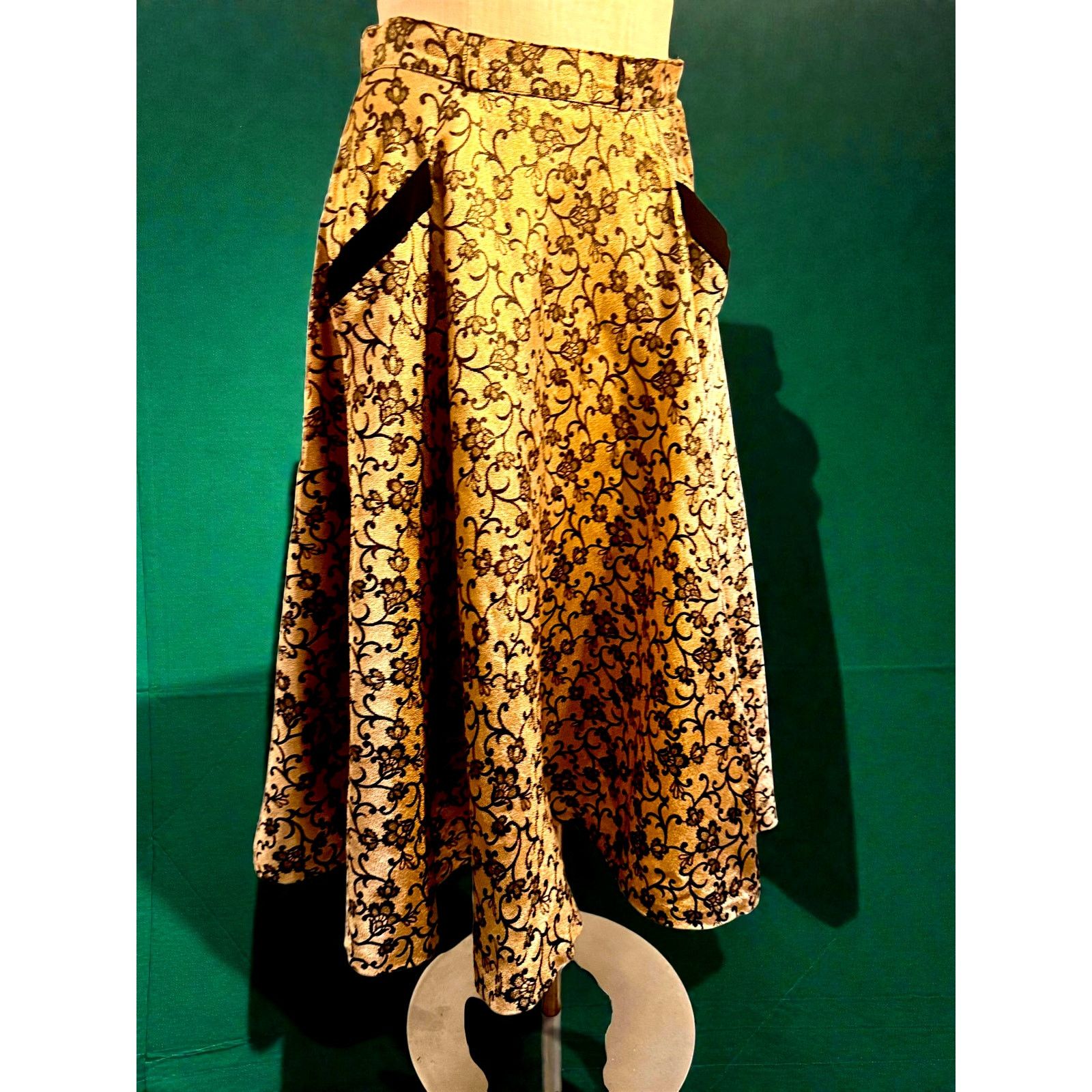Vintage 60s Mid Century Chic Gold Lamé A-Line Skirt Black Brocade Size 27" / US 4 / IT 40 - 2 Thumbnail