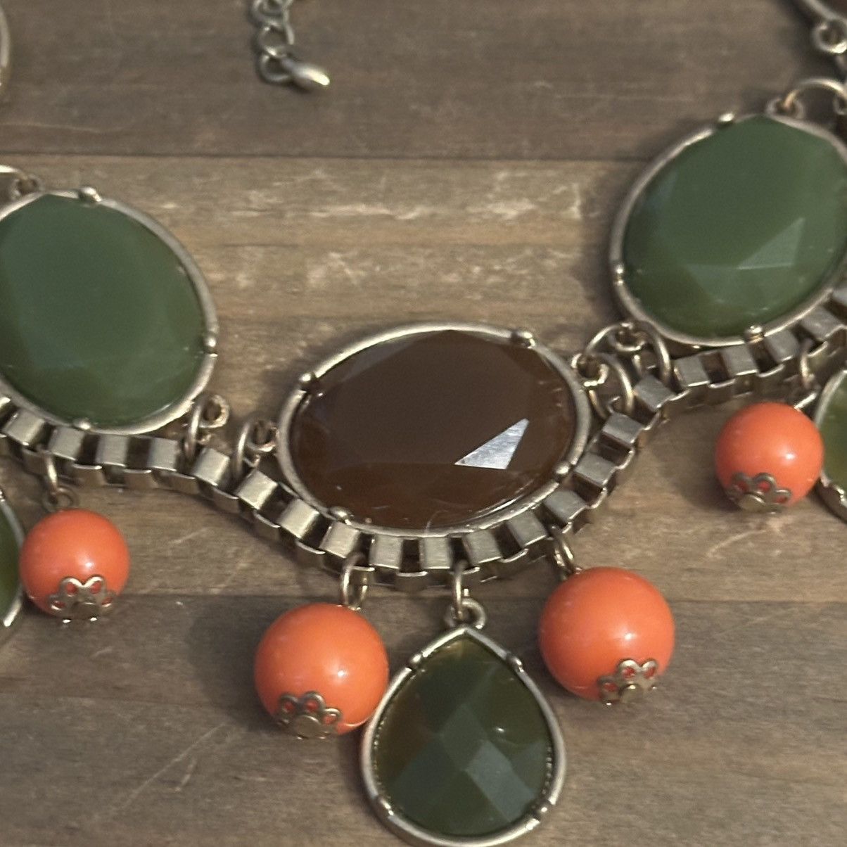 Other Gold tone olive, brown and orange statement necklace Size ONE SIZE - 3 Thumbnail