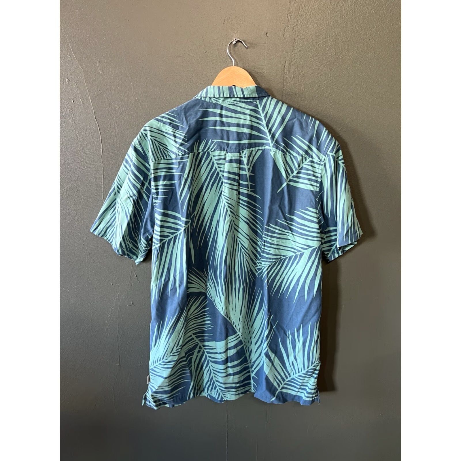 Vintage Jack O'Neill Mens Blue Floral Pattern Short Sleeve Button-Up Size XL Size US 36 / EU 52 - 2 Thumbnail