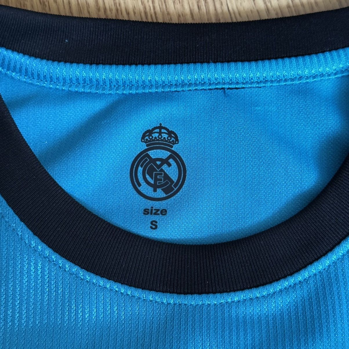 Other Real Madrid 9 Benzema Jersey Football Soccer Shirt Size US S / EU 44-46 / 1 - 6 Thumbnail