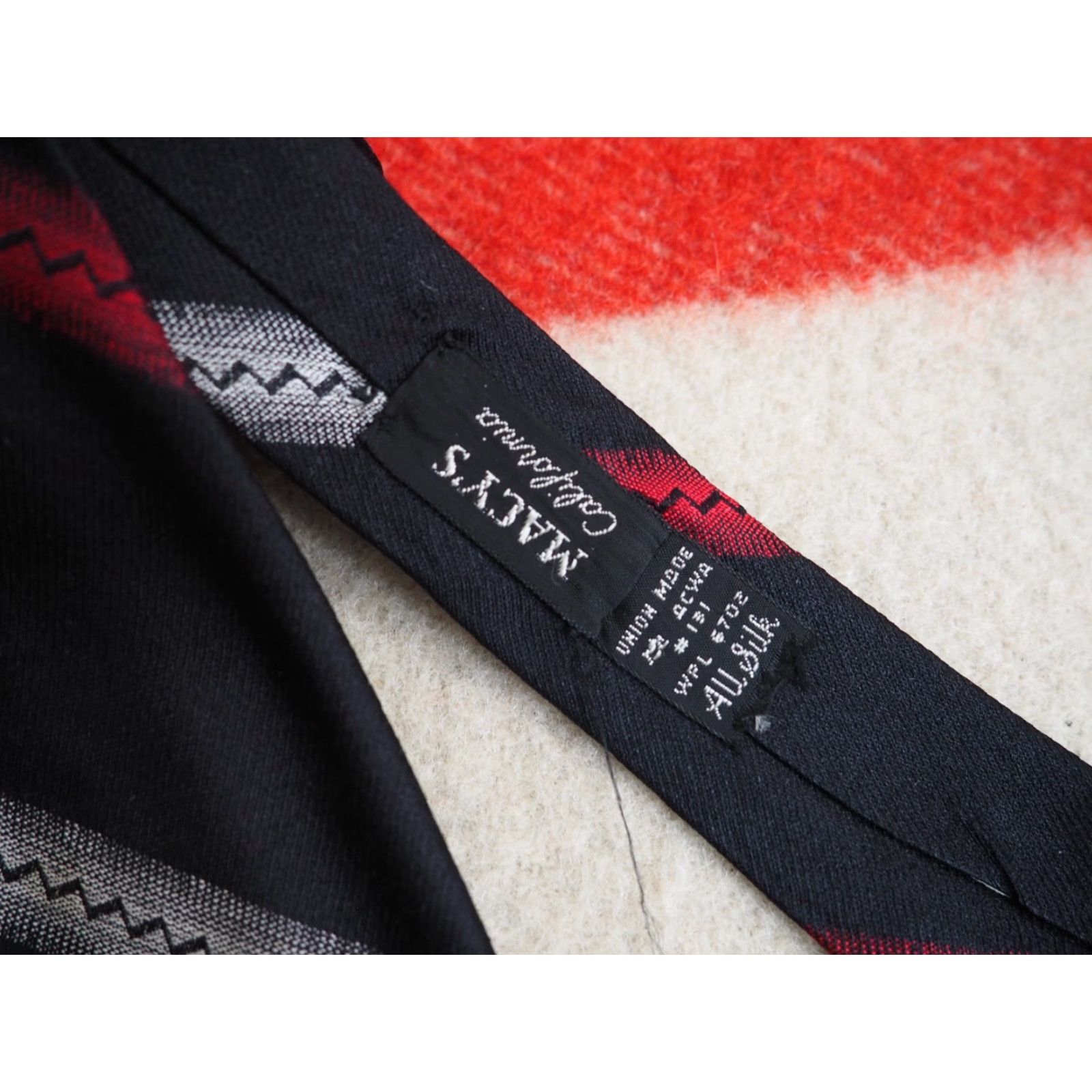 Vintage VTG 50s Vega de Madrid Macy's California Red Black Silk Ivy Rockabilly 2.5" Tie Size ONE SIZE - 3 Thumbnail