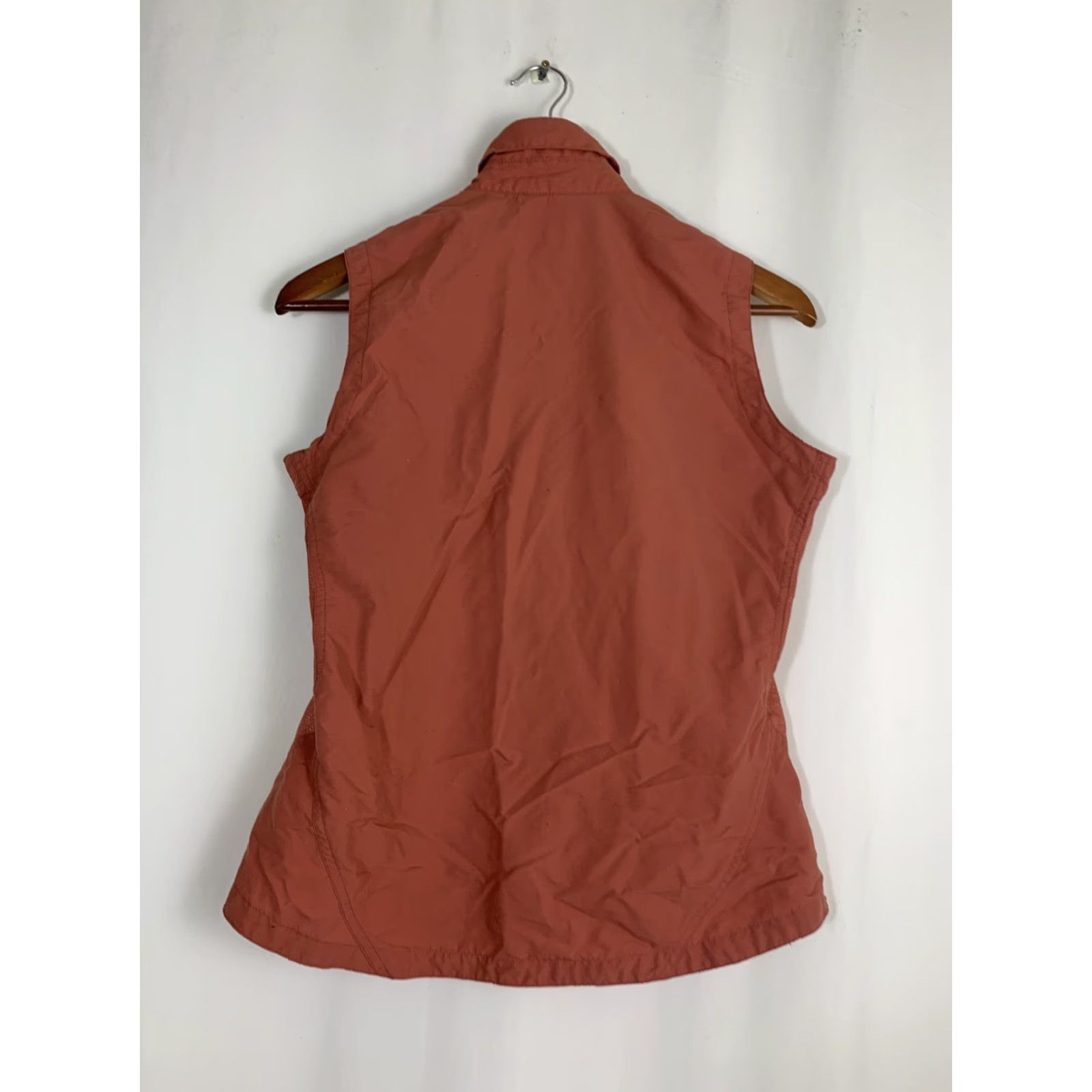 Mountain Hardwear VINTAGE Mountain Hardwear Womens 8 Sleeveless Shirt Pink Vented Pocket Button Up Outdoor Size M / US 6-8 / IT 42-44 - 7 Thumbnail