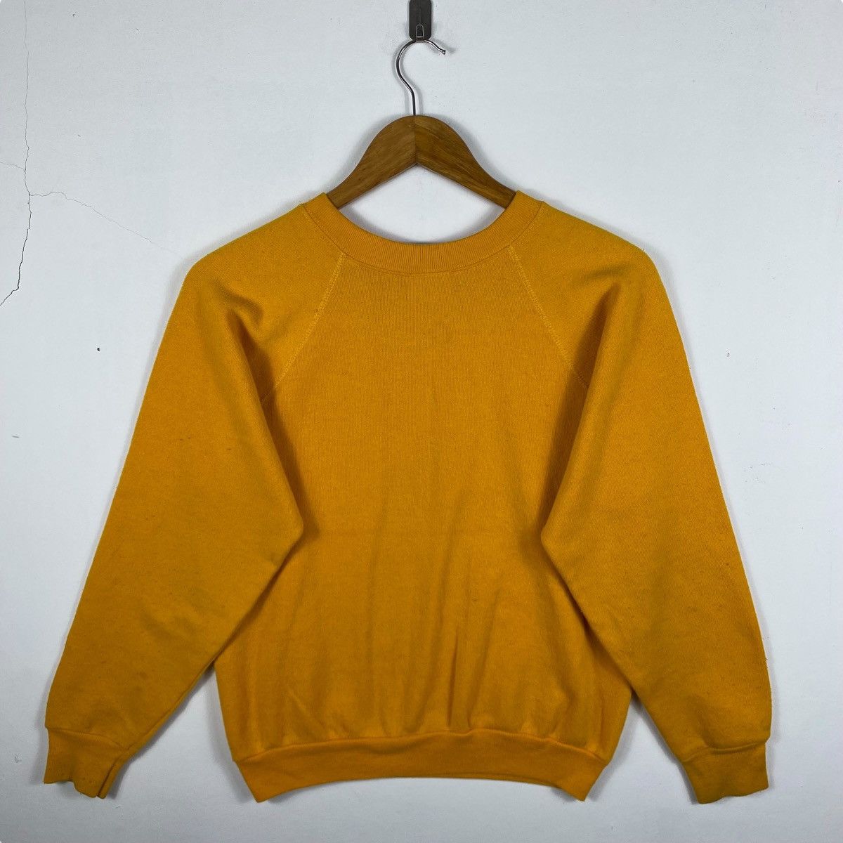 Tultex × Vintage Vintage 90's TULTEX Holy Cross Phys Ed Logo Crewneck Size US S / EU 44-46 / 1 - 4 Thumbnail