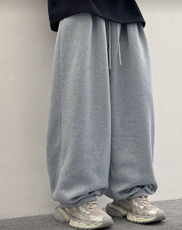 Japanese Brand Wide-Leg Baggy Fleece Sweatpants Oversized Joggers Size US 31 - 4 Thumbnail