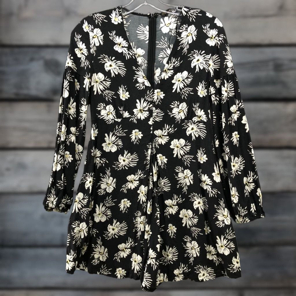 Zara Zara Romper Womens XS Black Floral Daisy V-Neck Pockets Long Sleeve Rayon Size XS / US 0-2 / IT 36-38 - 1 Thumbnail